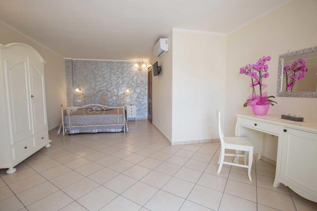 B&B Le Due Gioie Taviano  Buitenkant foto